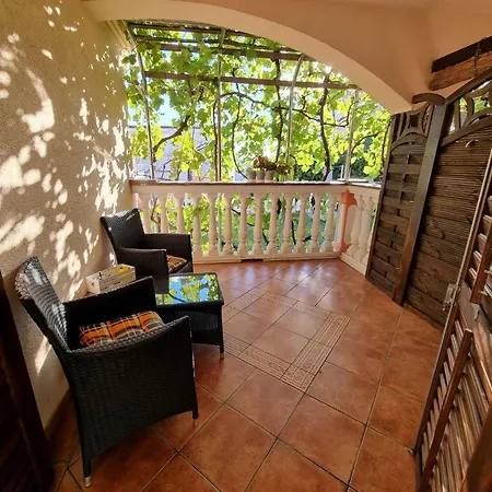 In Fuer 4 Personen Mit Terrasse By Interhome