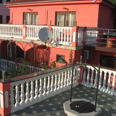 In Fuer 4 Personen Mit Terrasse By Interhome *