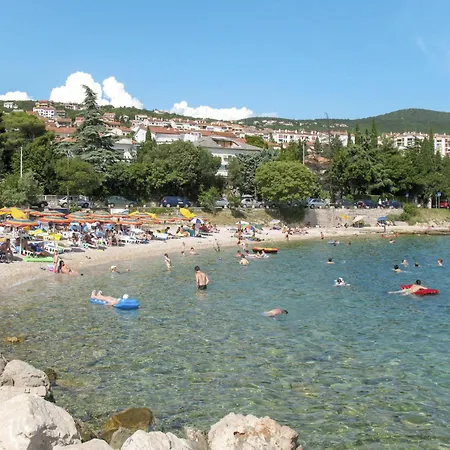 Lägenhet In Fuer 4 Personen Mit Terrasse By Interhome Crikvenica