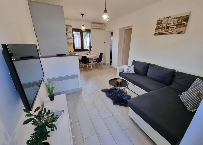 In Fuer 4 Personen Mit Terrasse By Interhome