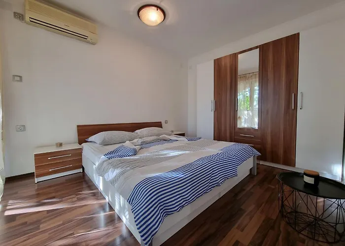 In Fuer 4 Personen Mit Terrasse By Interhome Apartmán *