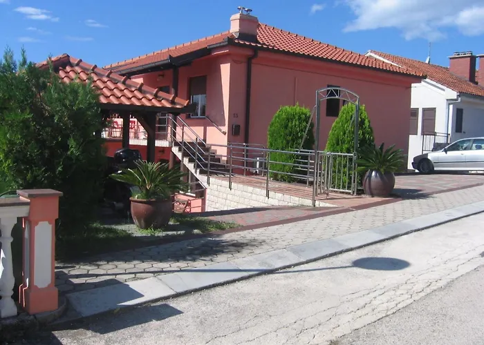 In Fuer 4 Personen Mit Terrasse By Interhome Apartmán