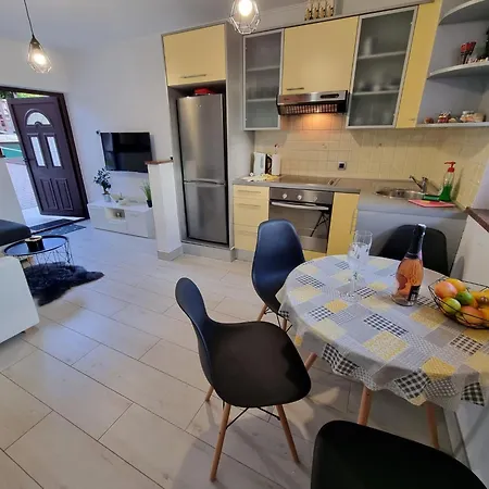 Lejlighed In Crikvenica Fuer 4 Personen Mit Terrasse By Interhome