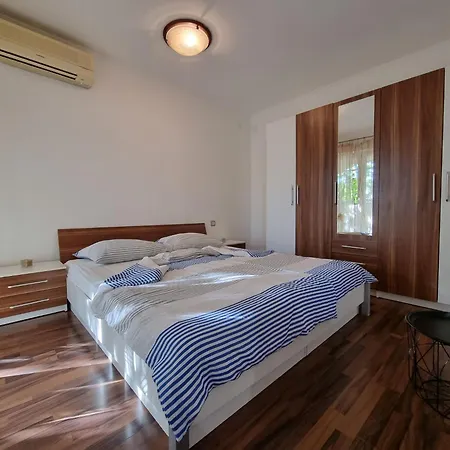 In Crikvenica Fuer 4 Personen Mit Terrasse By Interhome Lejlighed *
