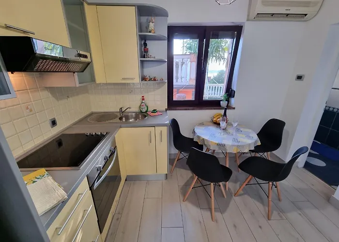 In Crikvenica Fuer 4 Personen Mit Terrasse By Interhome Lejlighed